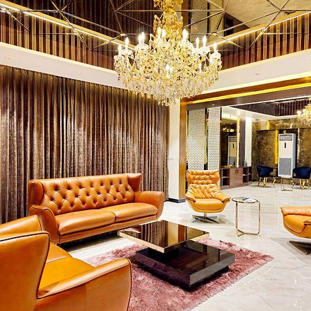 バンガロールThe Pentouz On 100 Feet Road Indiranagar - An Urban Luxury Retreatアパートメント エクステリア 写真