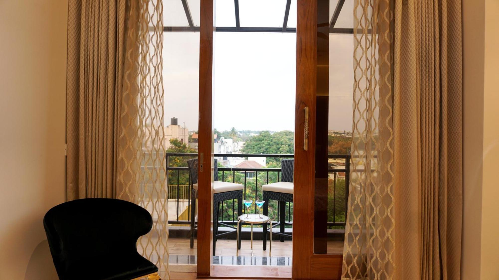 バンガロールThe Pentouz On 100 Feet Road Indiranagar - An Urban Luxury Retreatアパートメント エクステリア 写真