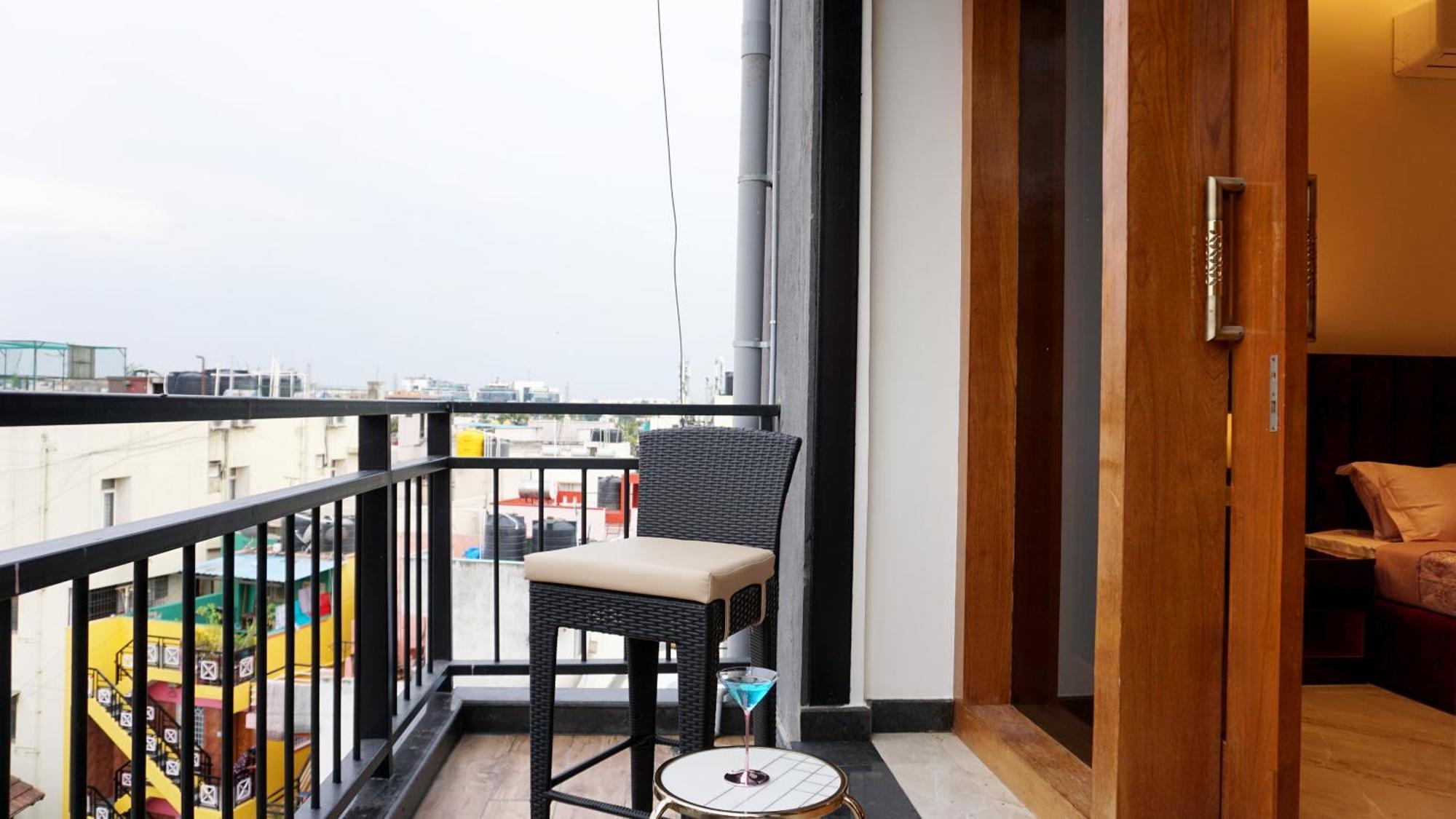 バンガロールThe Pentouz On 100 Feet Road Indiranagar - An Urban Luxury Retreatアパートメント エクステリア 写真