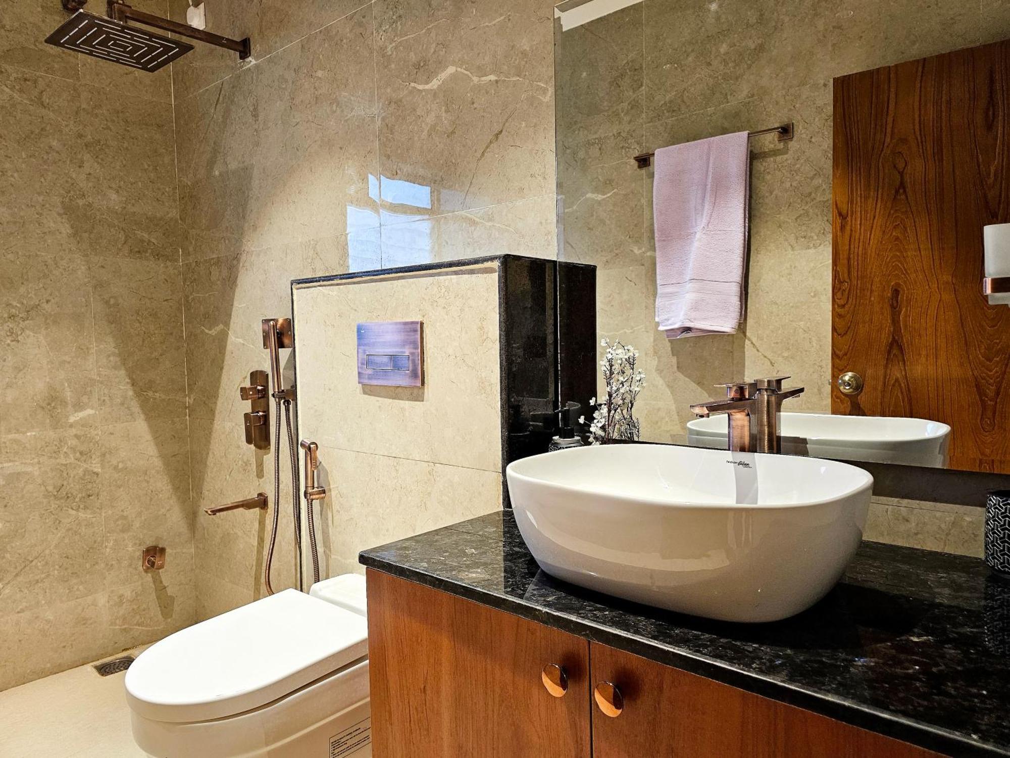 バンガロールThe Pentouz On 100 Feet Road Indiranagar - An Urban Luxury Retreatアパートメント エクステリア 写真
